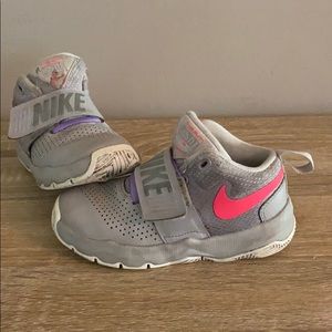 Girls Nike sneakers 10.5c